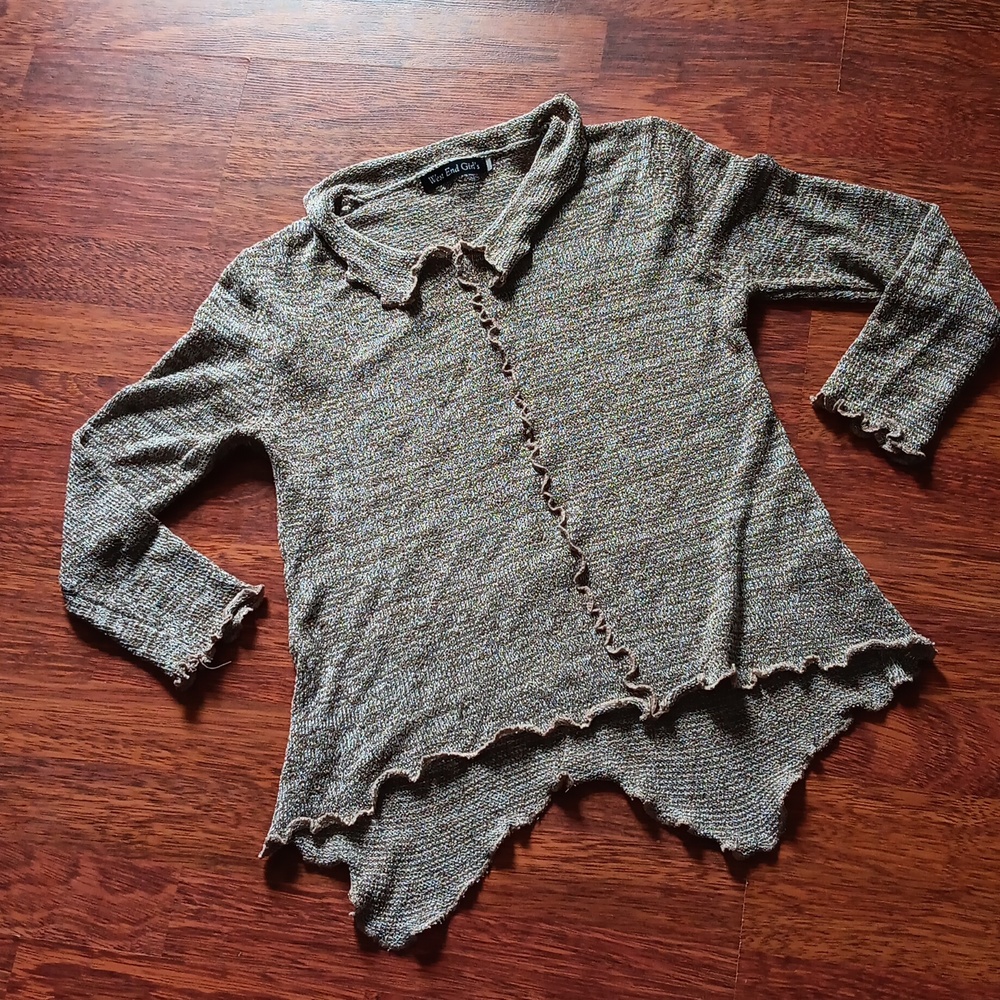 Scalloped top‎
